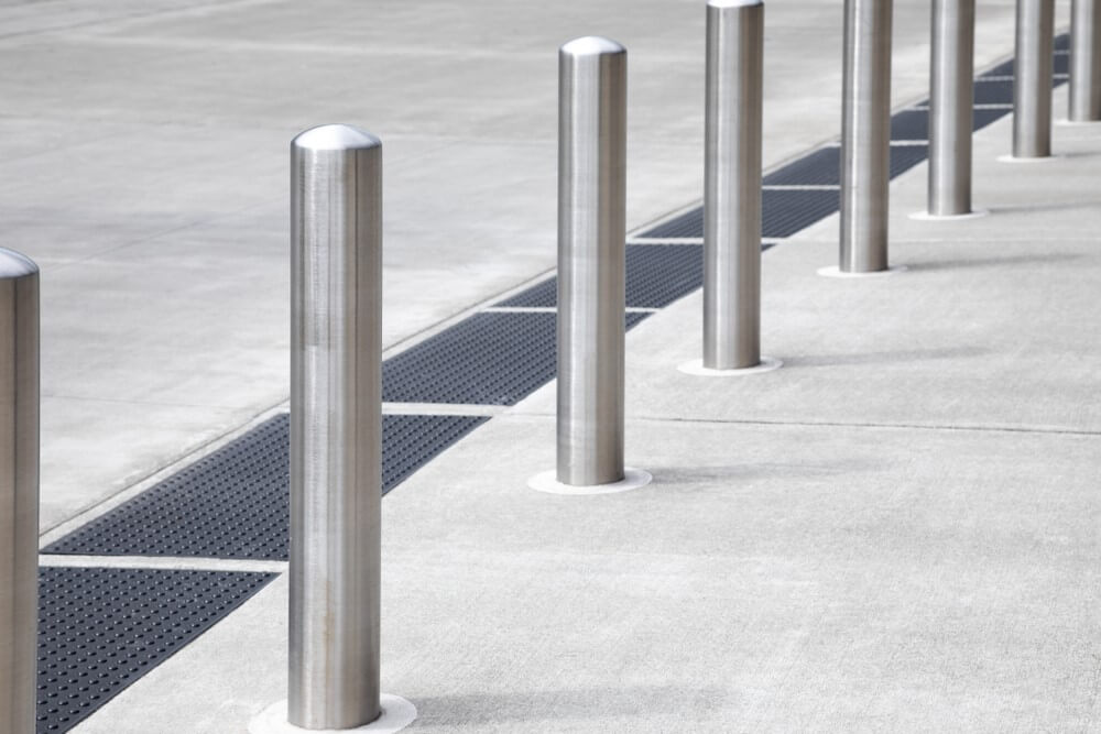 How to Select the Right Steel Bollards?