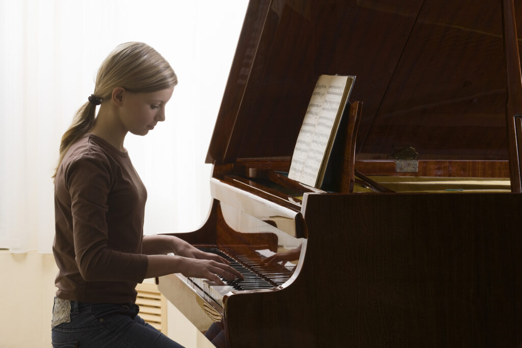 Music notes reading process for piano