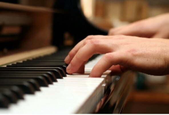 Learn To Play a Keyboard for Beginners